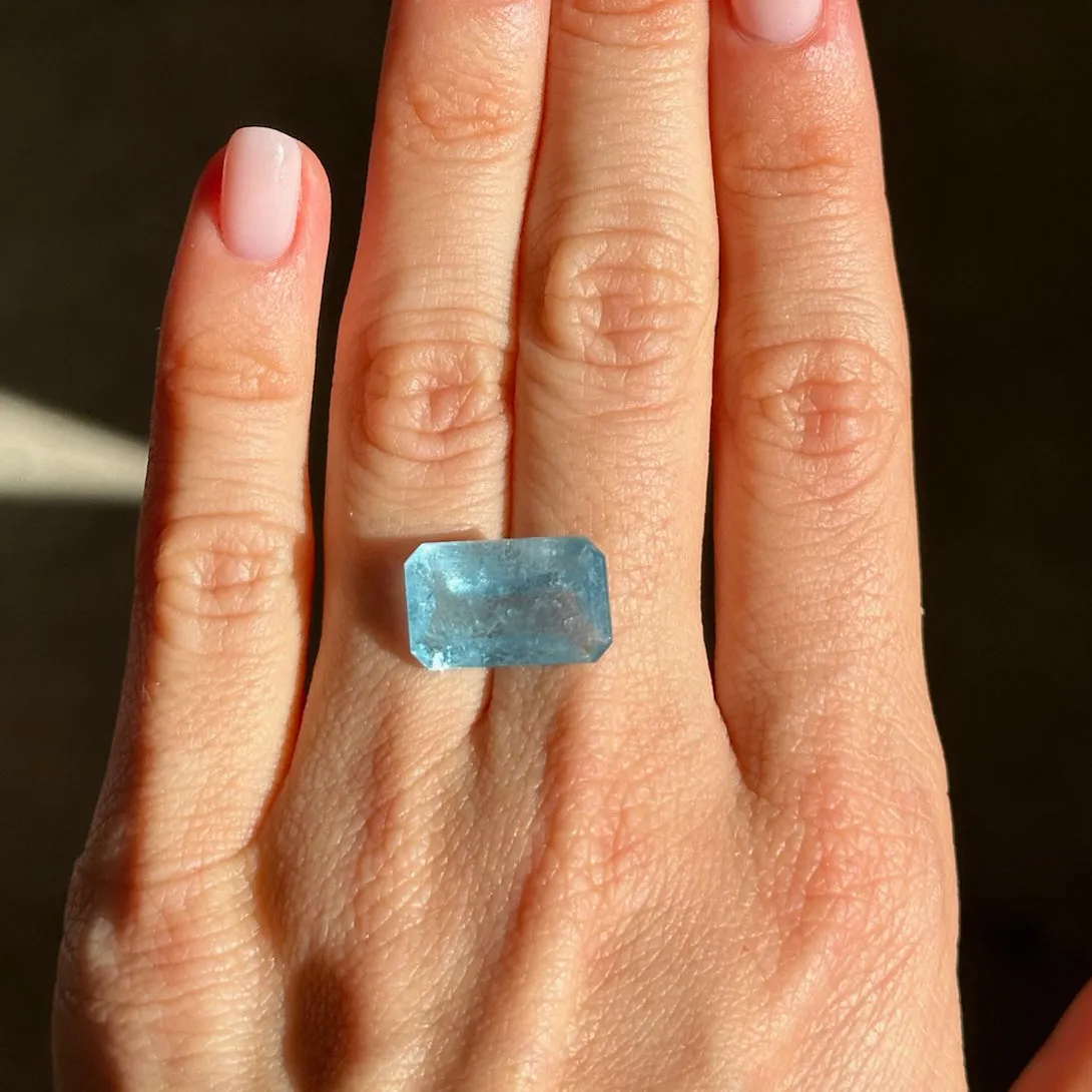 BESPOKE 8.18CT AQUAMARINE