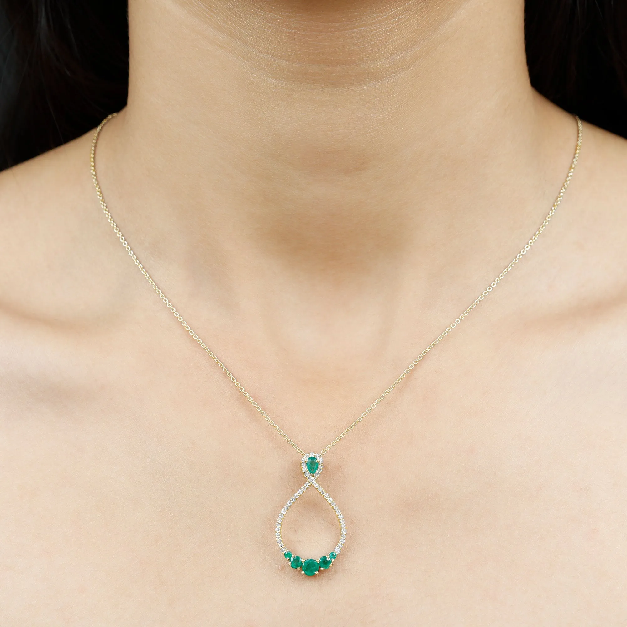 Emerald and Diamond Teardrop Necklace with Graduated Style