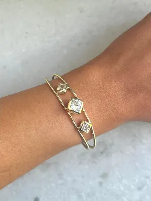 Sure! Here’s an optimized title for your e-commerce product:

Elegant Gold Halston Cuff Bracelet - Stylish and Versatile Fashion Accessory

Feel free to modify further based on your target audience or specific features you want to highlight!
