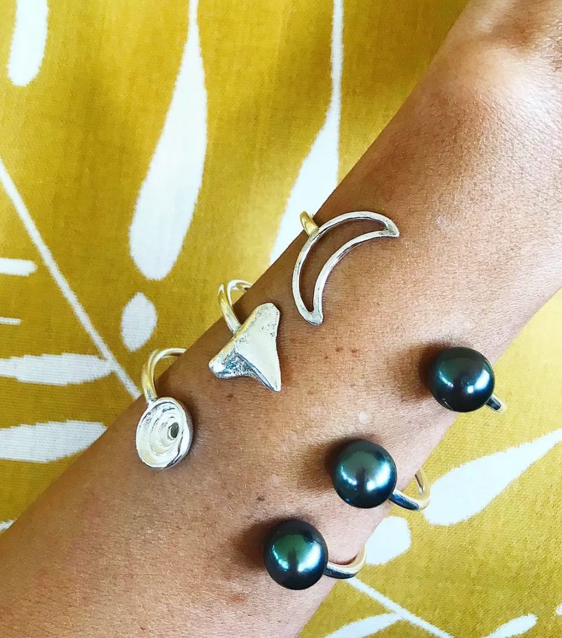 Manō Momi Cuff