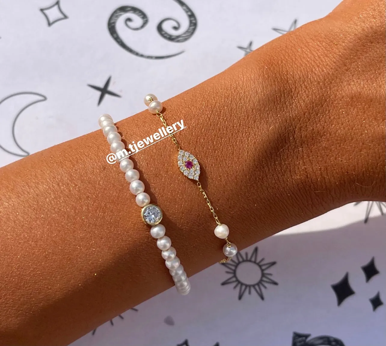 RED EYES WITH PEARLS BRACELET