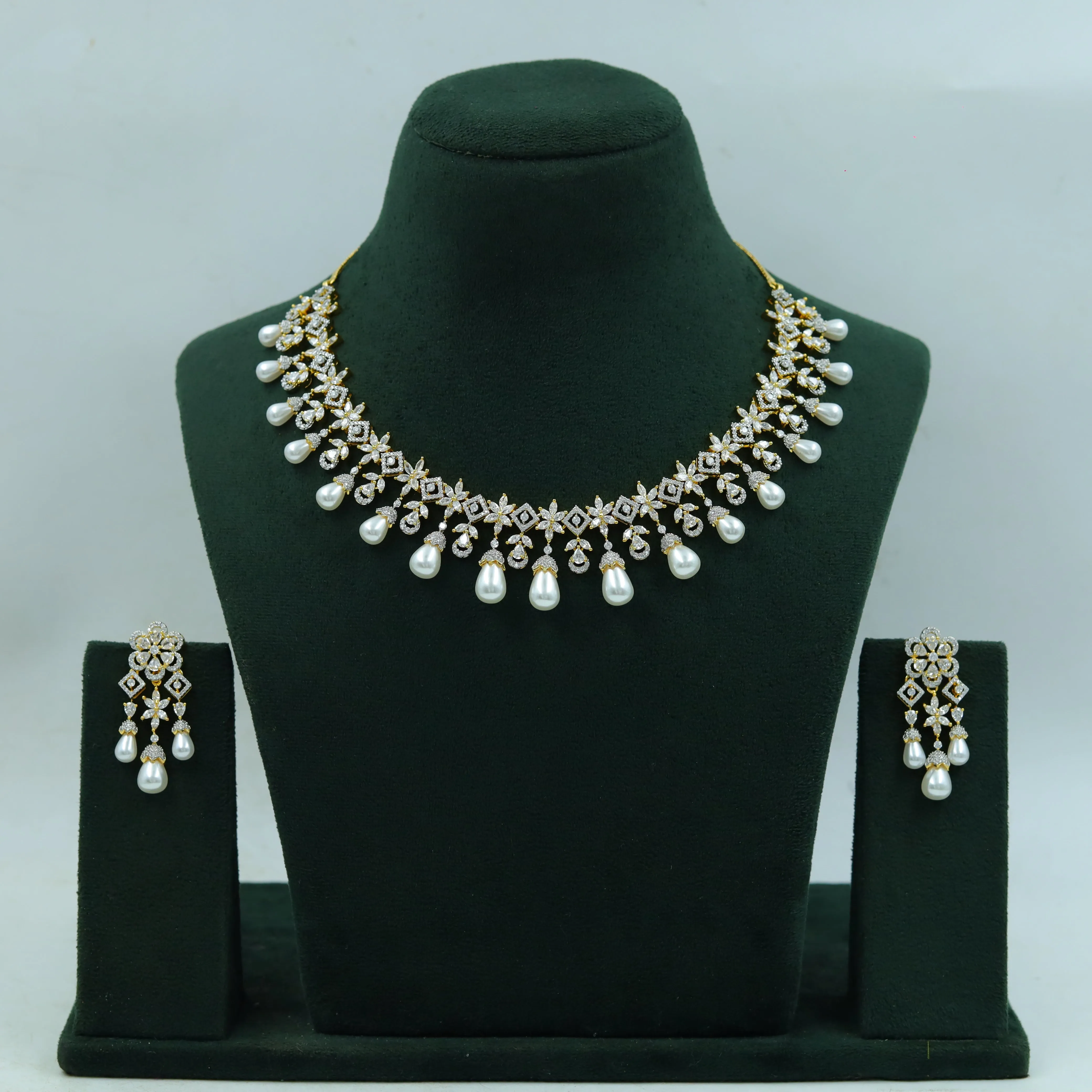 Round Neck Zircon/AD Necklace Set 15331-69