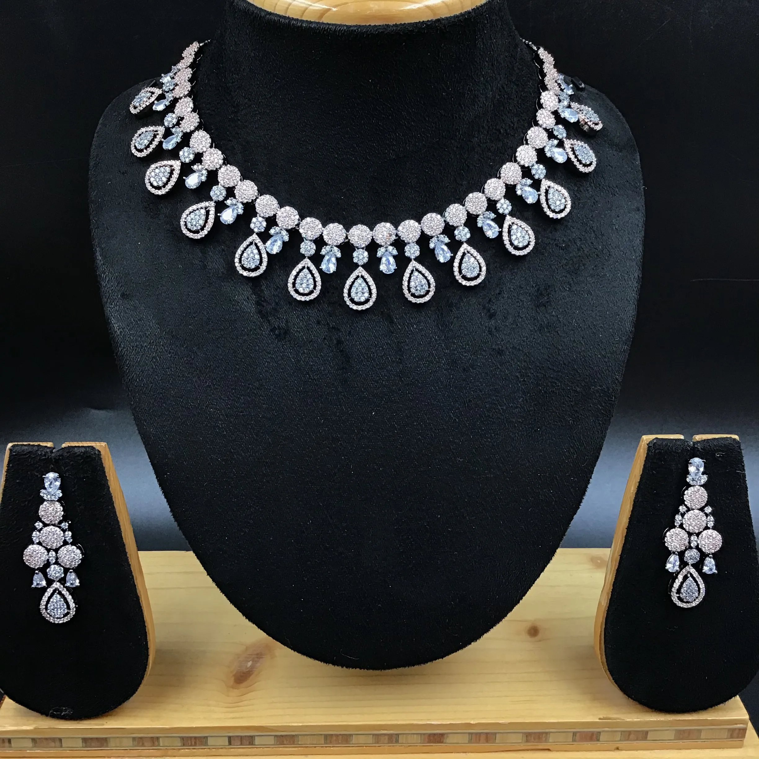 Round Neck Zircon/AD Necklace Set 6205-08