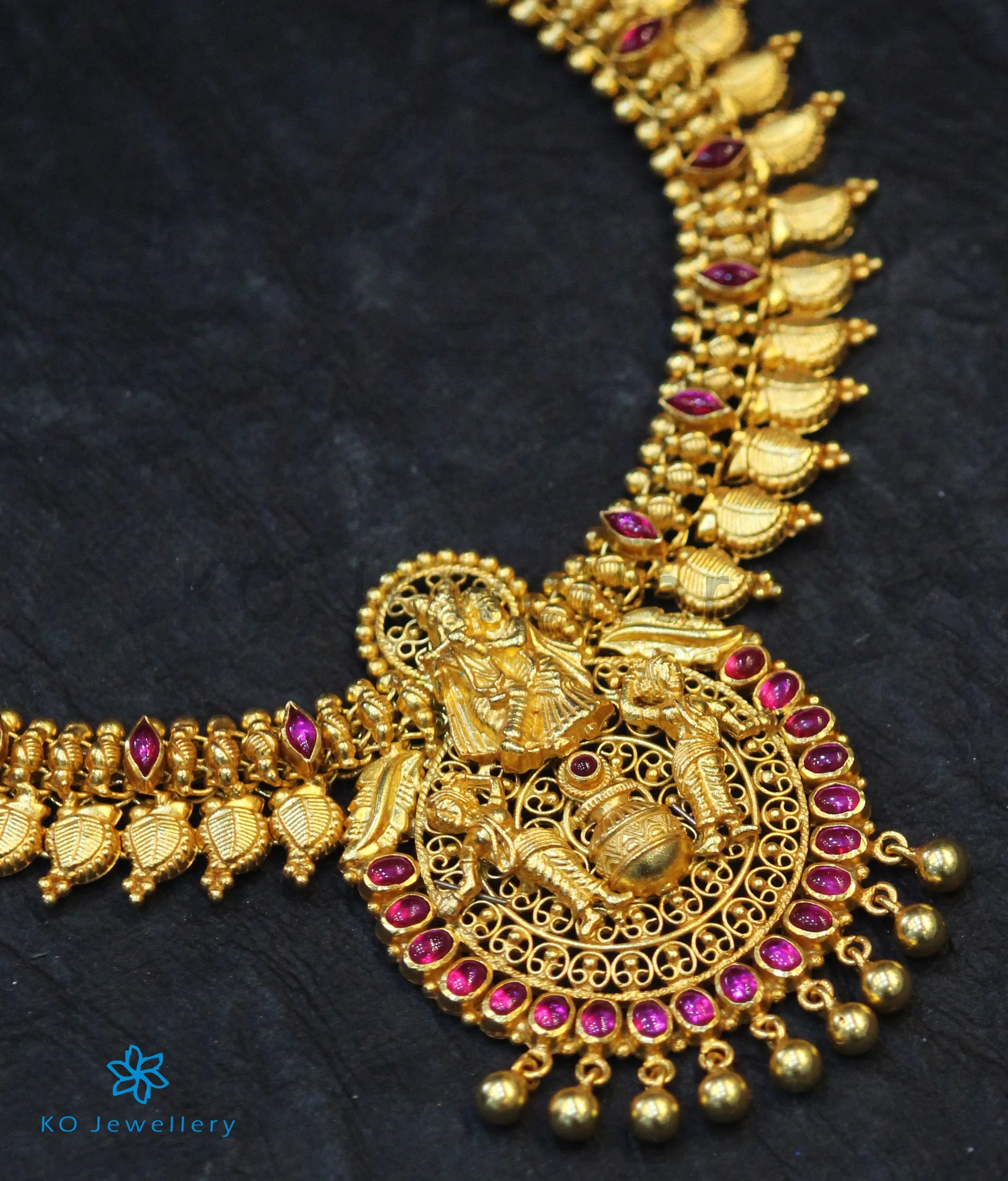 The Avyukta Silver Necklace