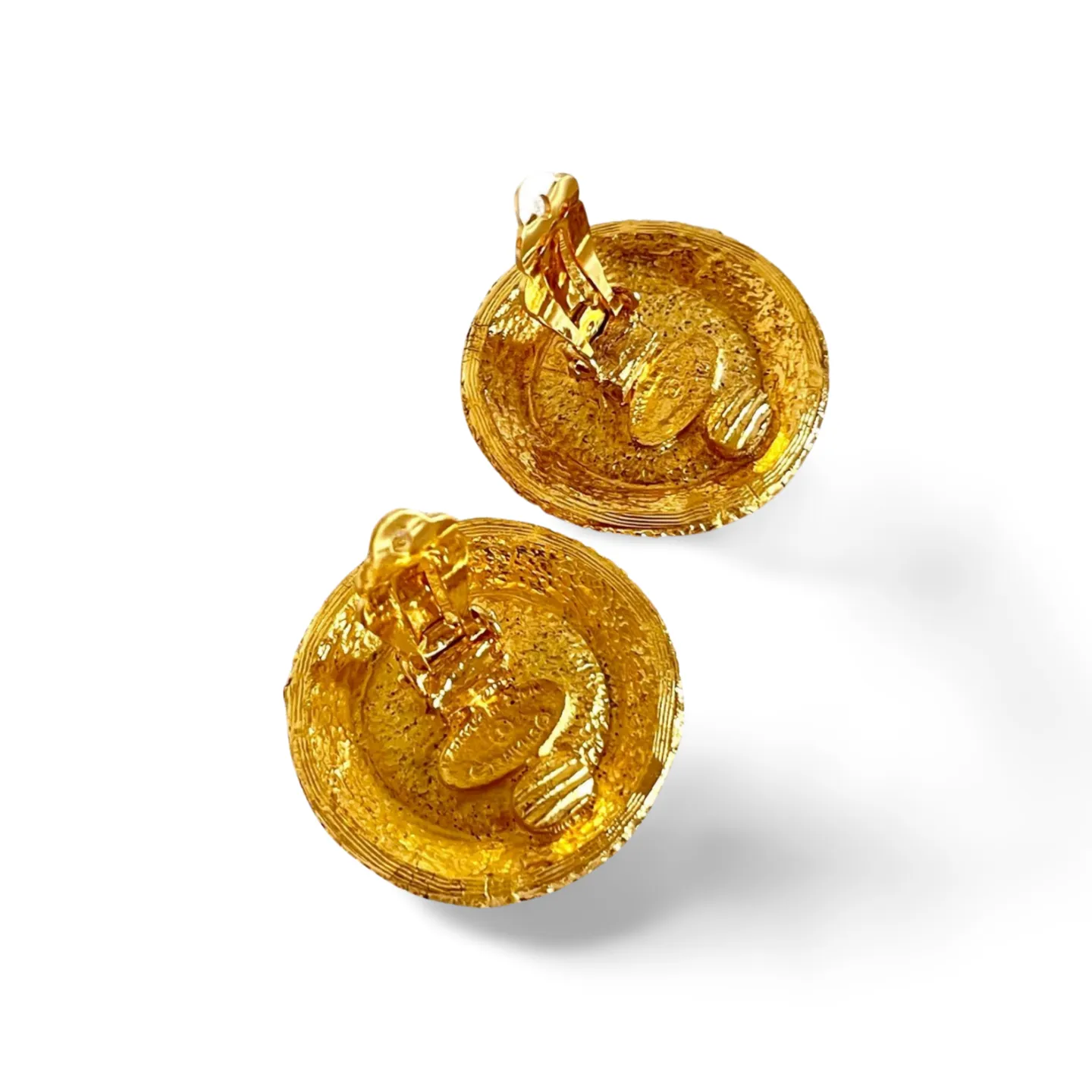 Vintage CHANEL round earrings with elaborated golden frames, faux pearl earrings. Rare Chanel vintage jewelry. 060728br9