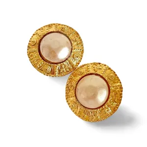 Vintage CHANEL round earrings with elaborated golden frames, faux pearl earrings. Rare Chanel vintage jewelry. 060728br9