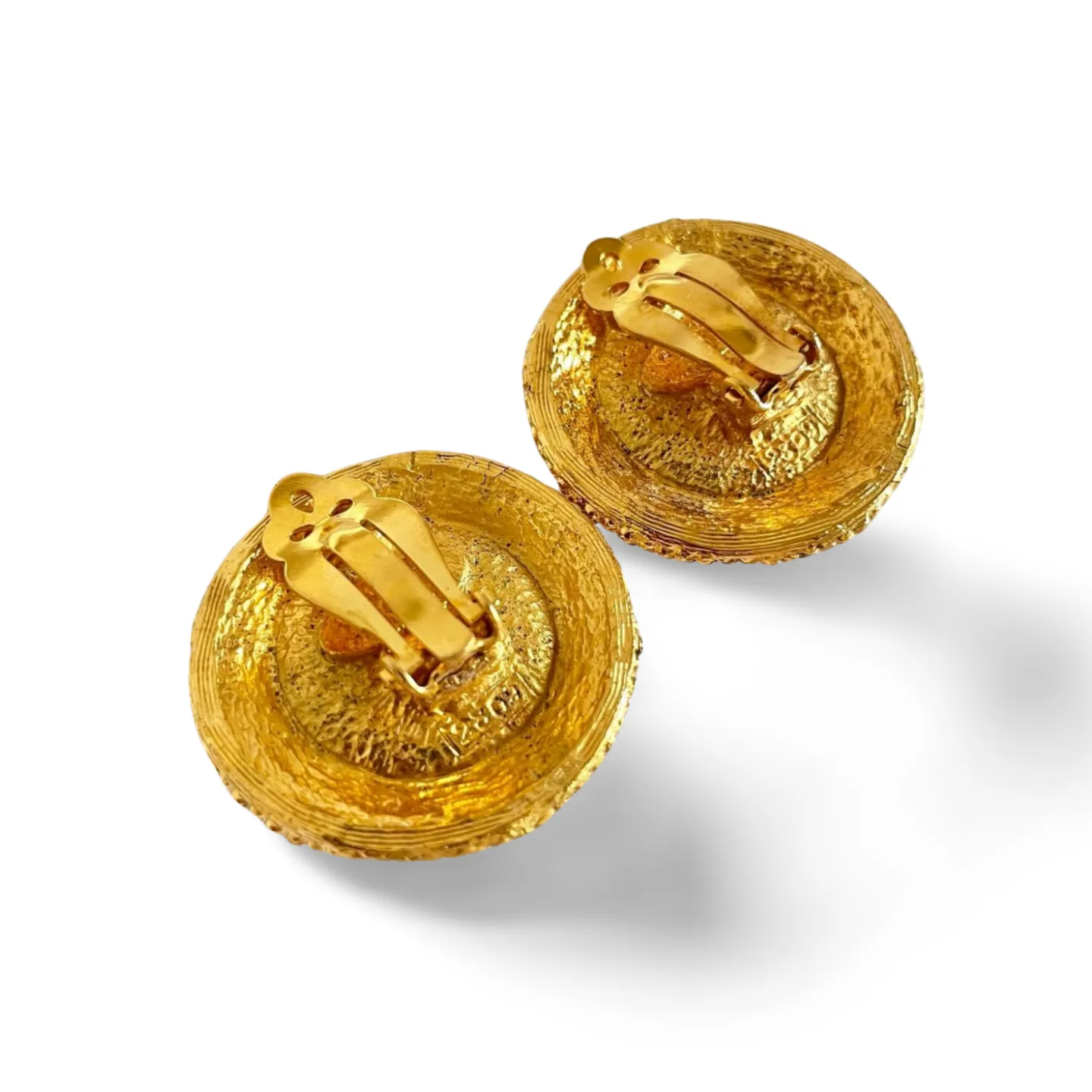 Vintage CHANEL round earrings with elaborated golden frames, faux pearl earrings. Rare Chanel vintage jewelry. 060728br9