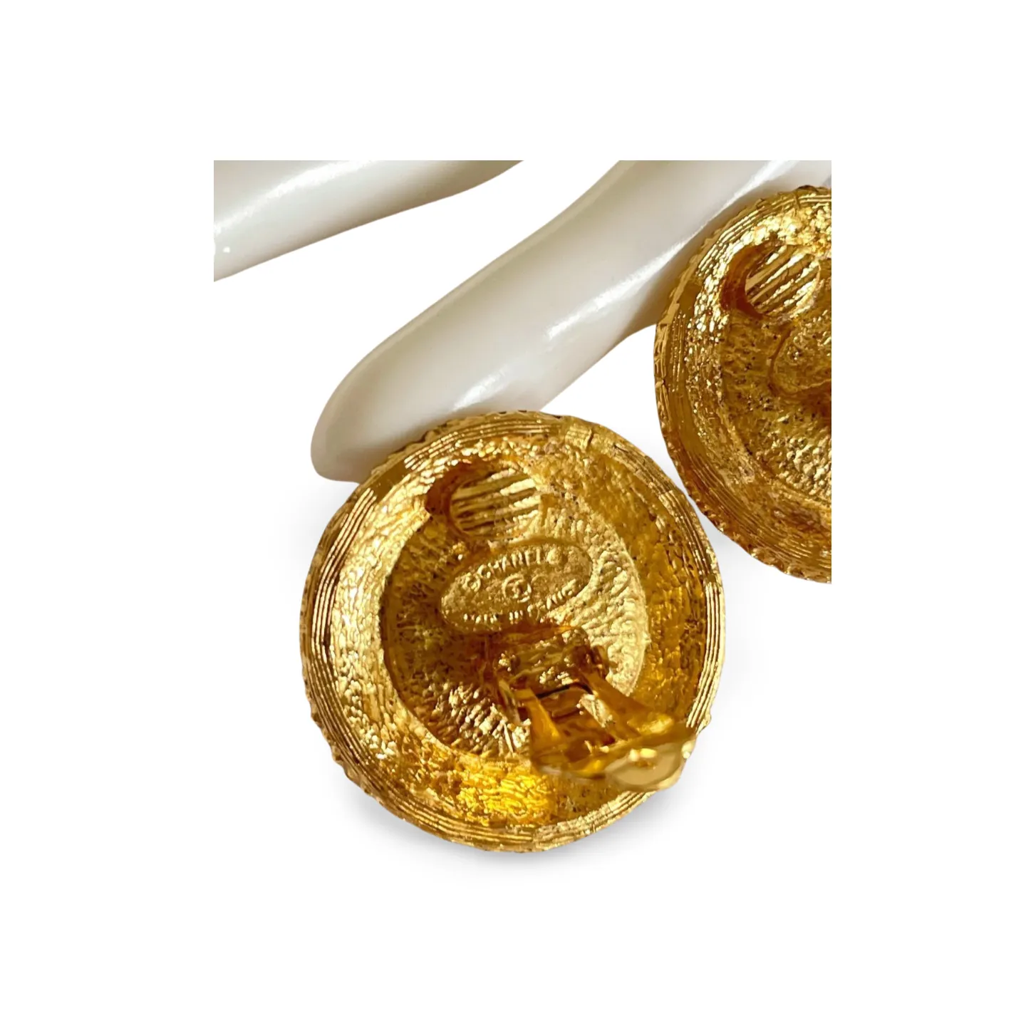 Vintage CHANEL round earrings with elaborated golden frames, faux pearl earrings. Rare Chanel vintage jewelry. 060728br9